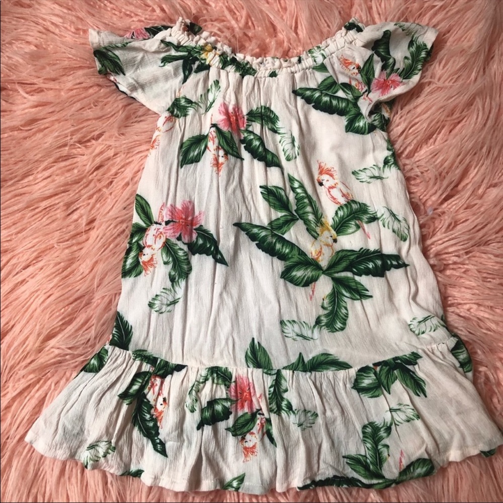 On/off shoulder dress 😍